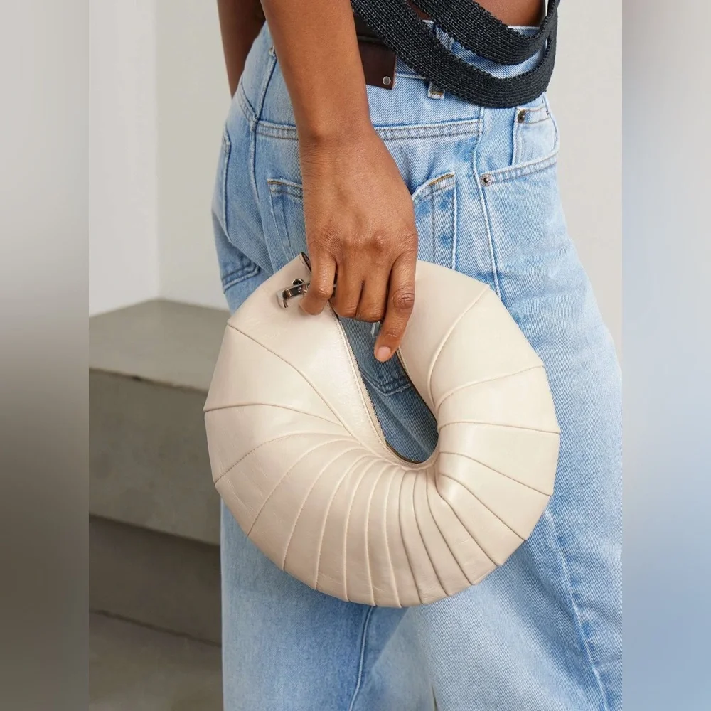 Cult Gaia ubah clutch - Picture 3 of 14